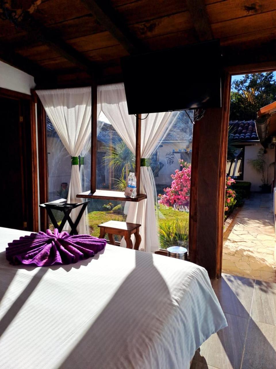Hotel La Capilla ซานกริสโตบัล เด ลาสกาซาส ภายนอก รูปภาพ